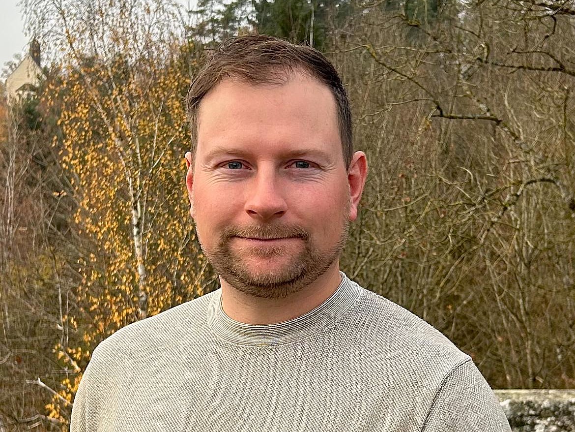 Benjamin Seidler - Garten- und Landschaftsbauer Portrait von Benjamin Seidler, Inhaber von Seidler Gartenbau in Ahorntal